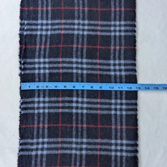 Used Burberry Designer Scarf Blue – Unisex Lambswool – Elegant Winter Accessory. - Picture 7 of 7